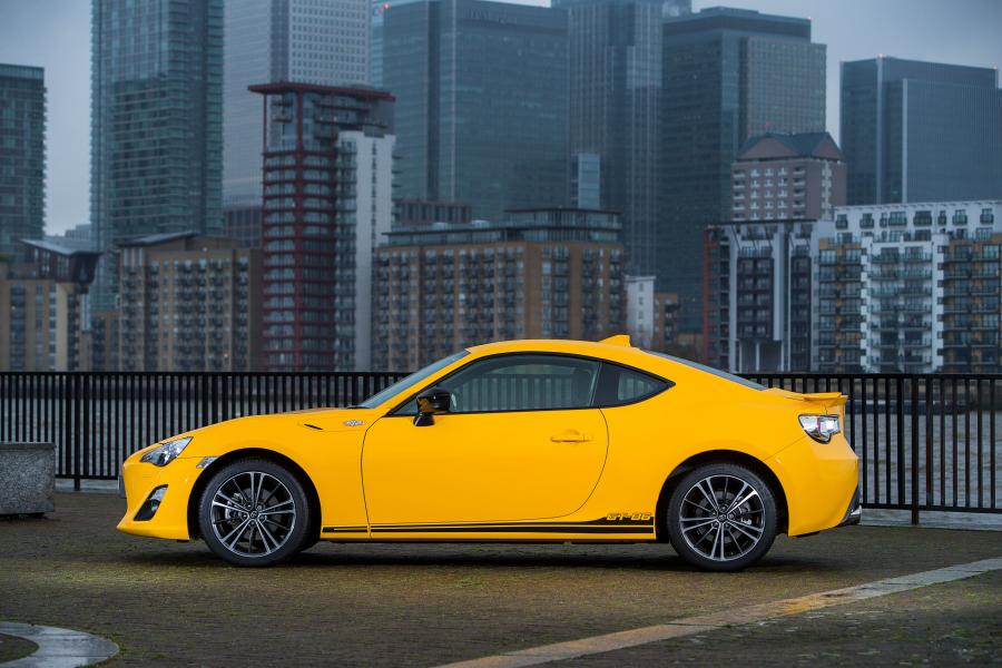  Toyota GT 86 Giallo 2014 года  (фото 10 из 14)